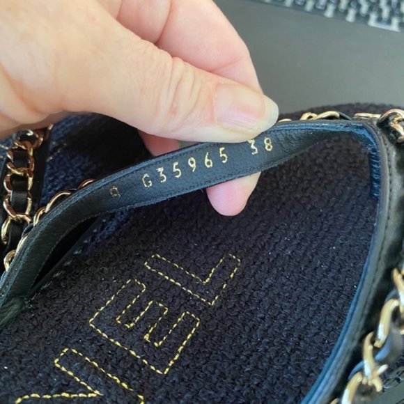 Chanel new chain black sandals size 38 - Picture 6 of 6